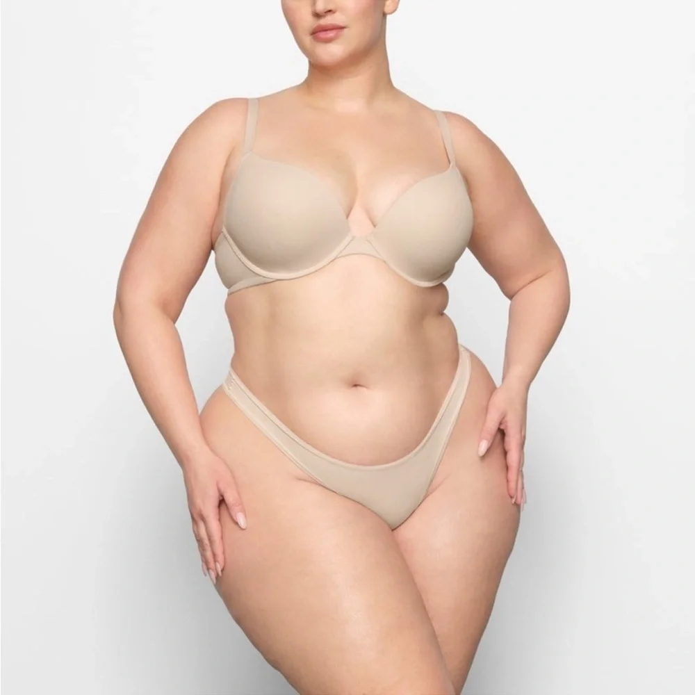 SKIMS FITS EVERYBODY PUSH UP DEMI BRA SAND NWT‎ size 32B
